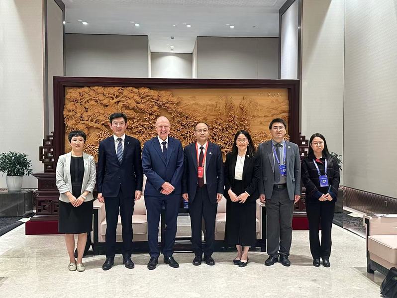 英国伦敦玛丽女王大学校长一行访问浙江大学建筑工程学院