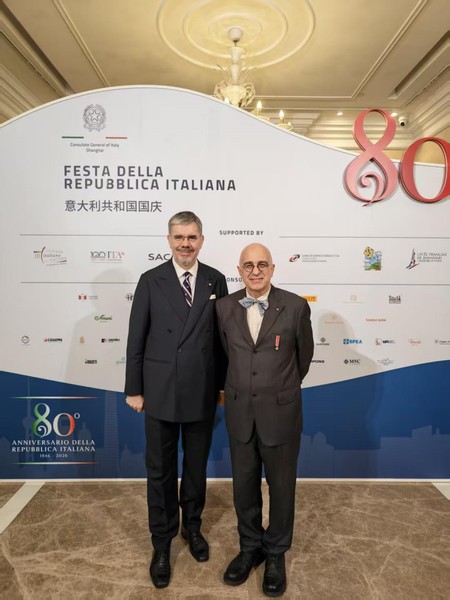 热烈祝贺我院求是特聘教授Paolo Vincenzo Genovese（罗杰威）荣获 意大利共和国“意大利之星骑士勋章”